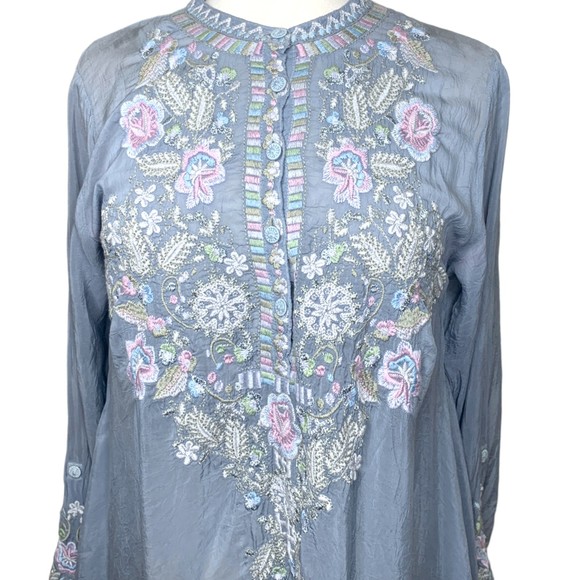 Johnny Was Women Embroidered Floral Mayan Tunic in Fog Small Scalloped Hem - Picture 8 of 16